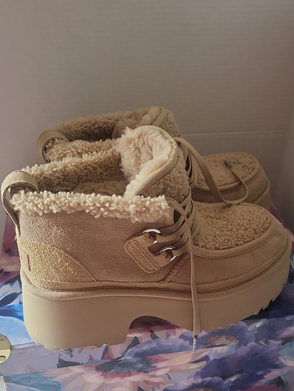 UGG Women's Tan Shearling Platform Lace-Up Ankle Boots WO's Size 10 - Picture 6 of 12